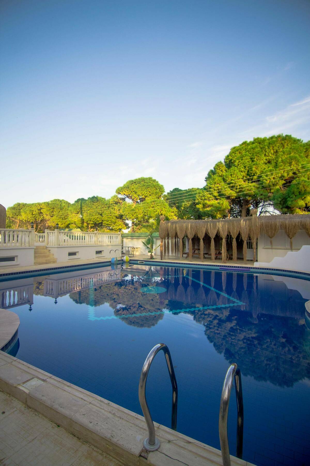 The Pine Bay Club Hotell Kyrenia  Exteriör bild