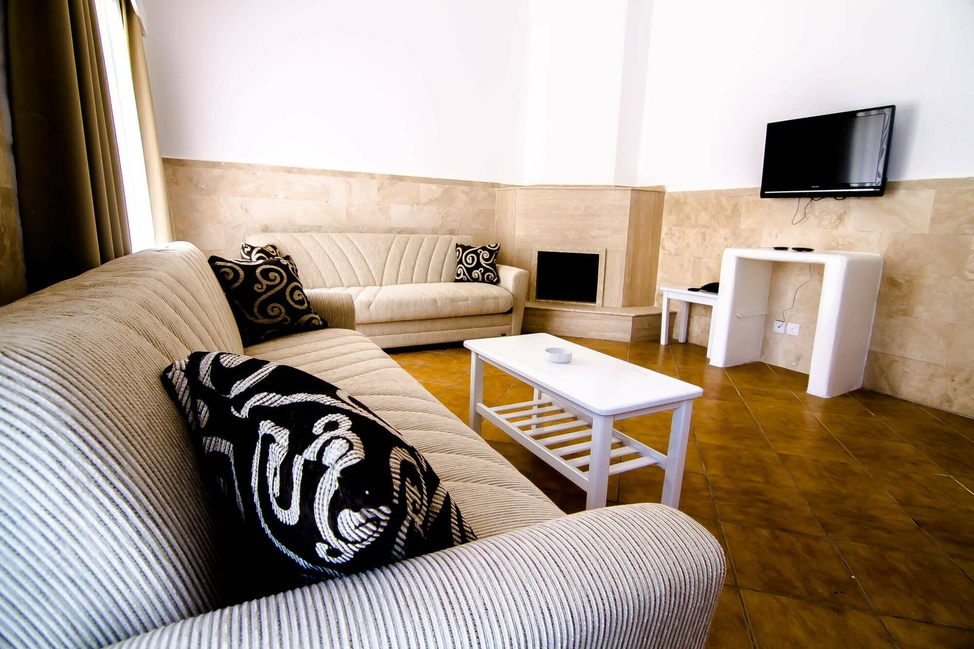 The Pine Bay Club Hotell Kyrenia  Exteriör bild