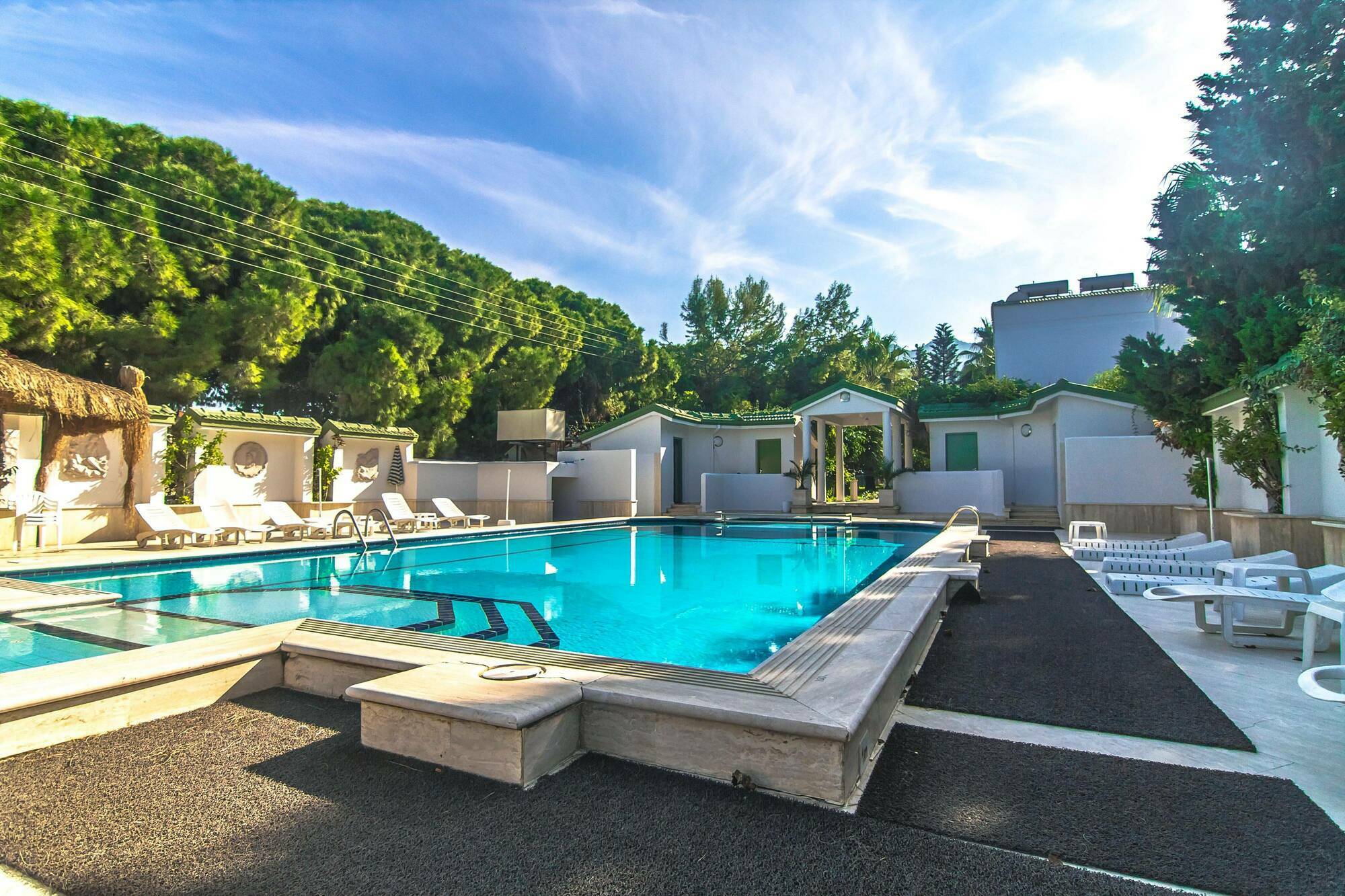 The Pine Bay Club Hotell Kyrenia  Exteriör bild